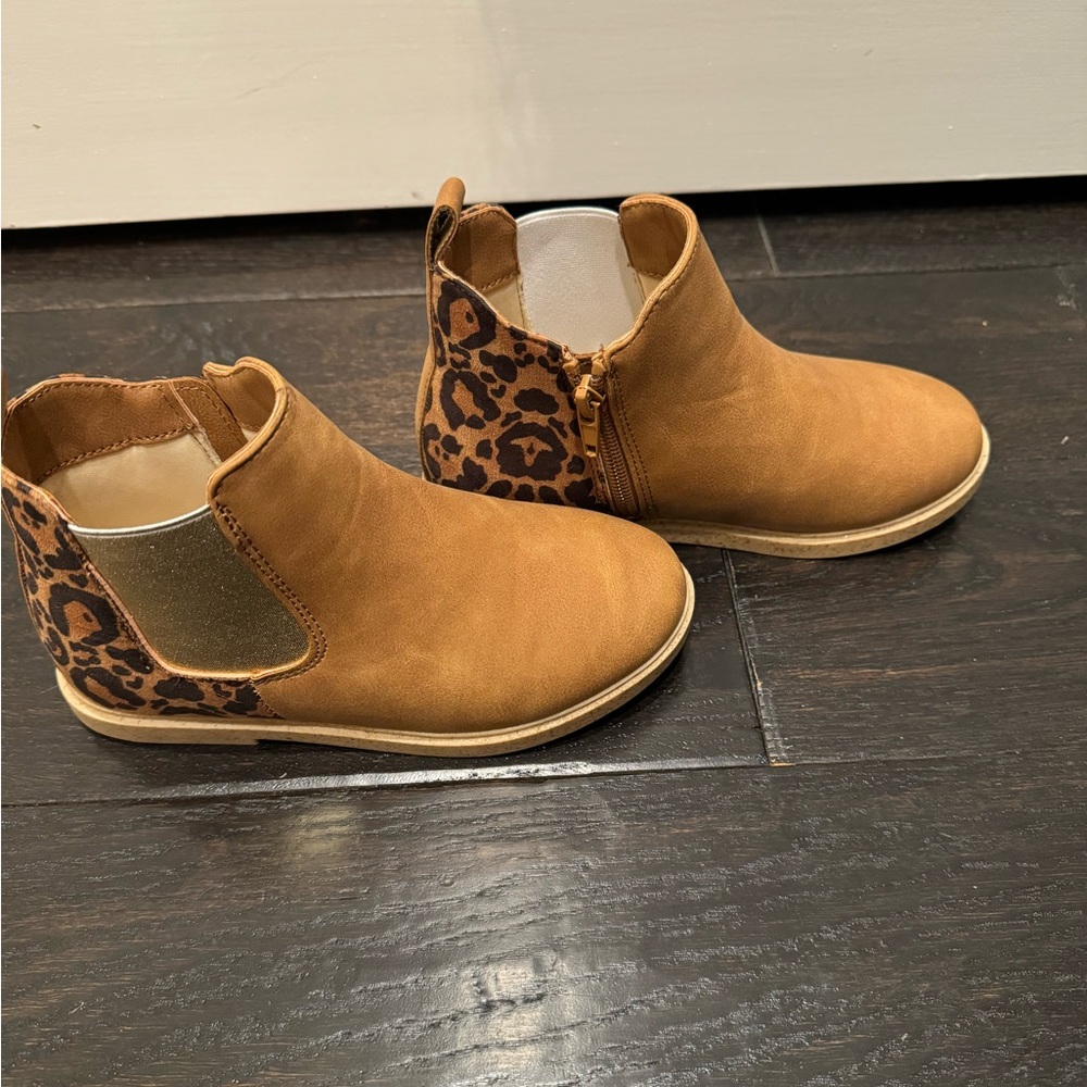 Tucker and Tate tan/leopard Chelsea boot
